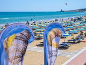 Strand mit Sonnenschirm