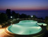 Village Hotel mit Pool in Kalabrien
