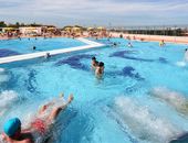 Der Pool der Ferienanlage