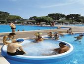 Swimming-Pool mit Jacuzzi