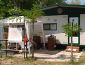 Die Bungalows von dem Camping