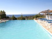 Campingplatz Feriendorf mit Pool in Korsika