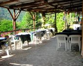 Das Terrace Restaurant des Campingplatzes in Ligurien