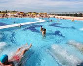 Der Pool der Ferienanlage