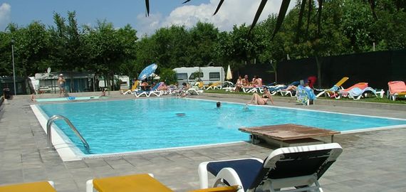 Campingplatz mit Pool am Gardasee