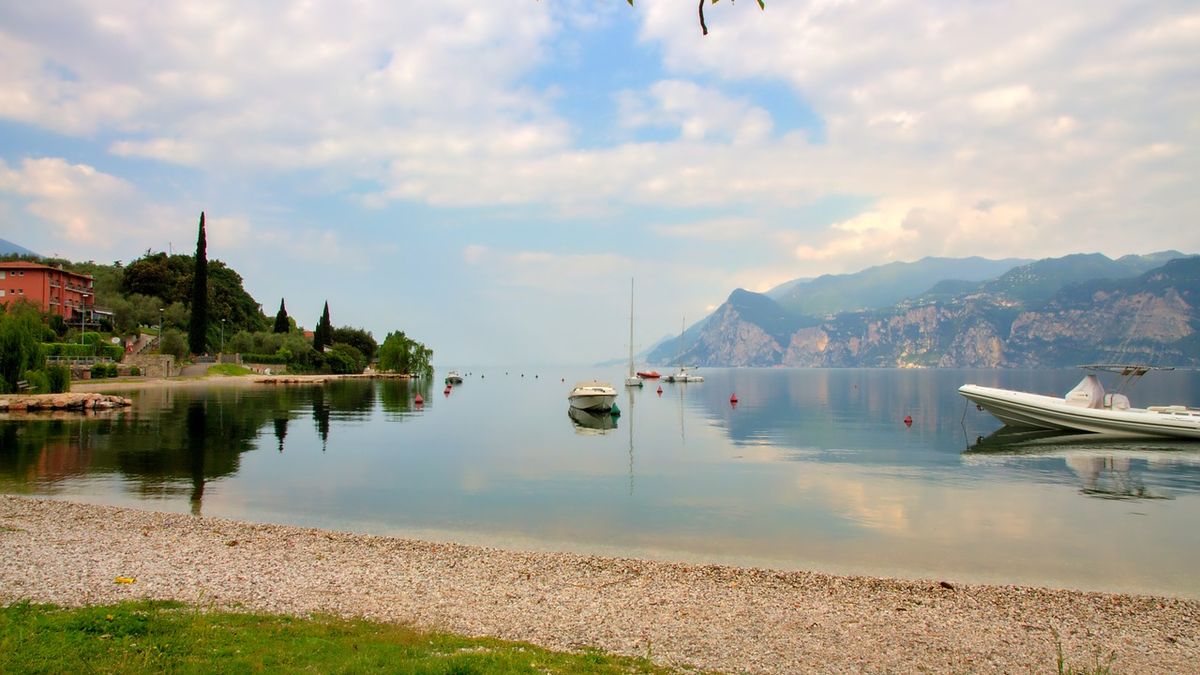 Le Migliori Spiagge Del Lago Di Garda Tintarella E Relax