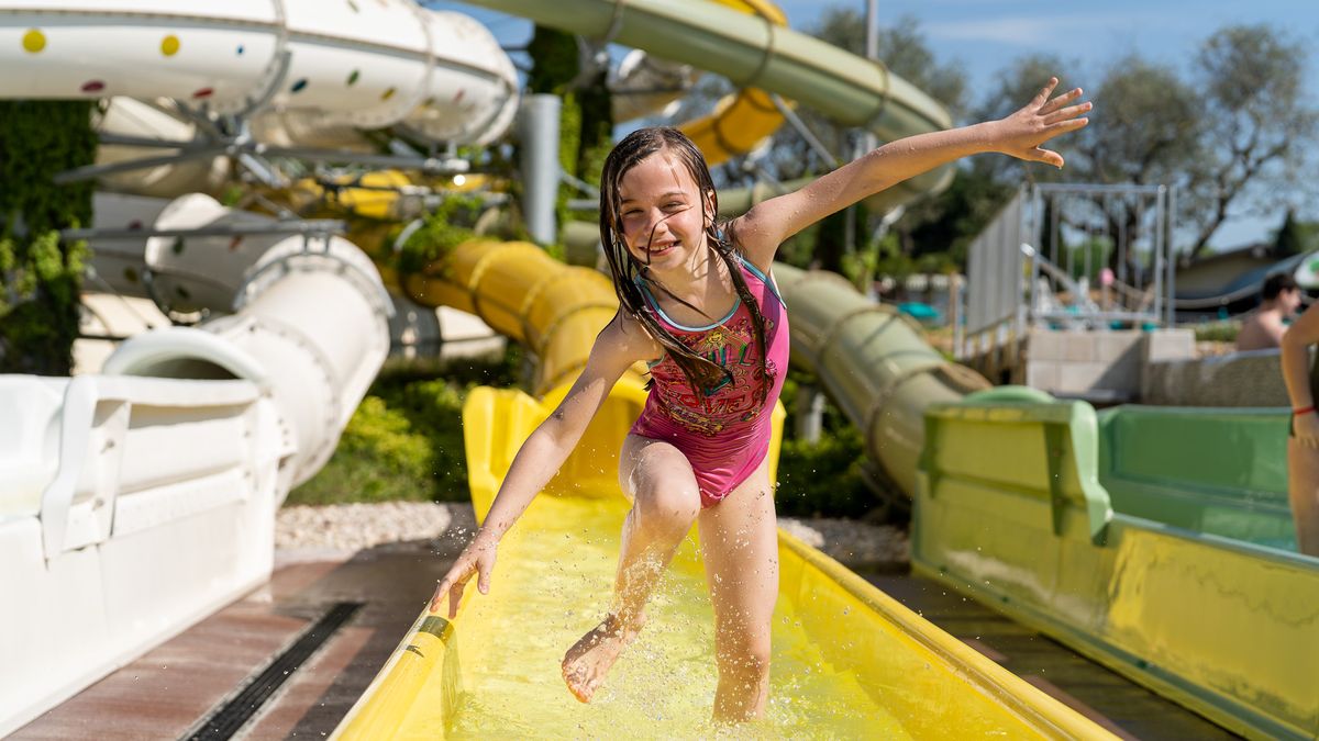Camping La Quercia con Parque Acuático en el Lago de Garda