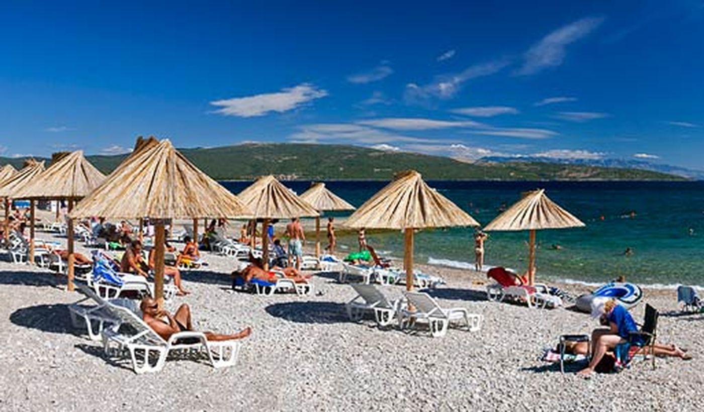 Het strand van Camping Jezevac, Kroatië