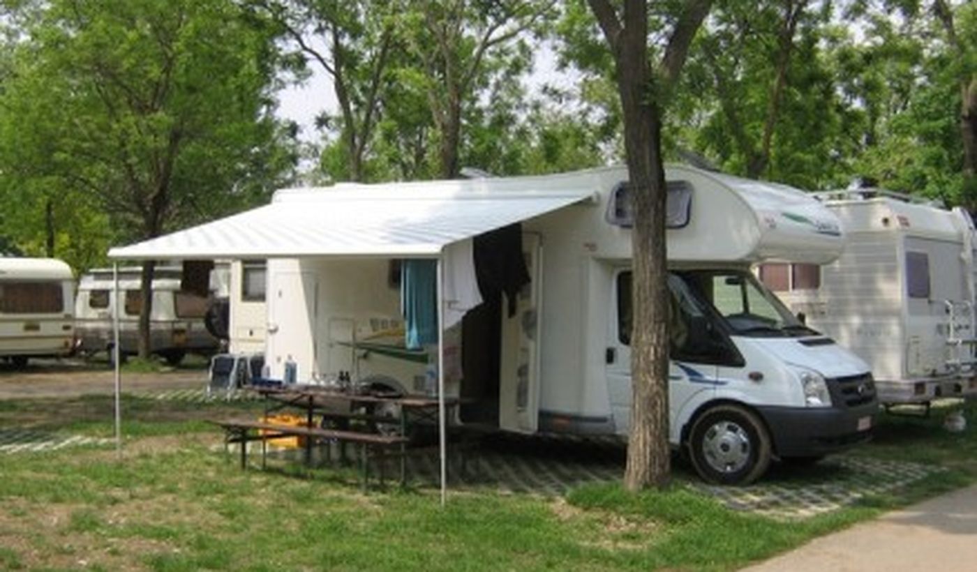 Wohnmobile in Campingplatz
