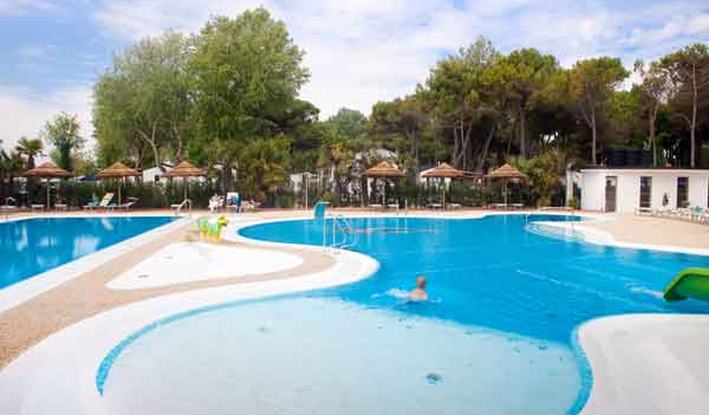La piscina del Camping Village Vela Blu