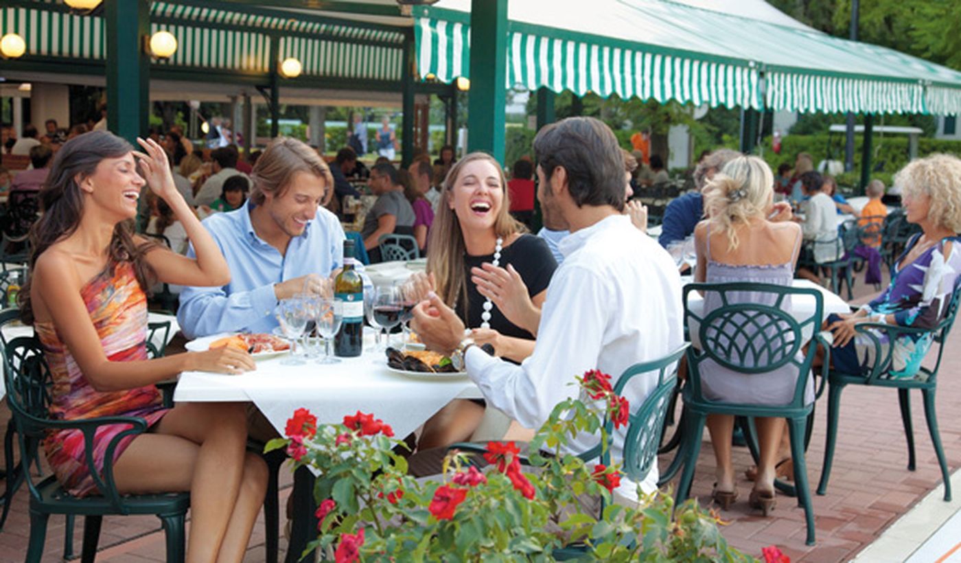 Village mit Restaurant