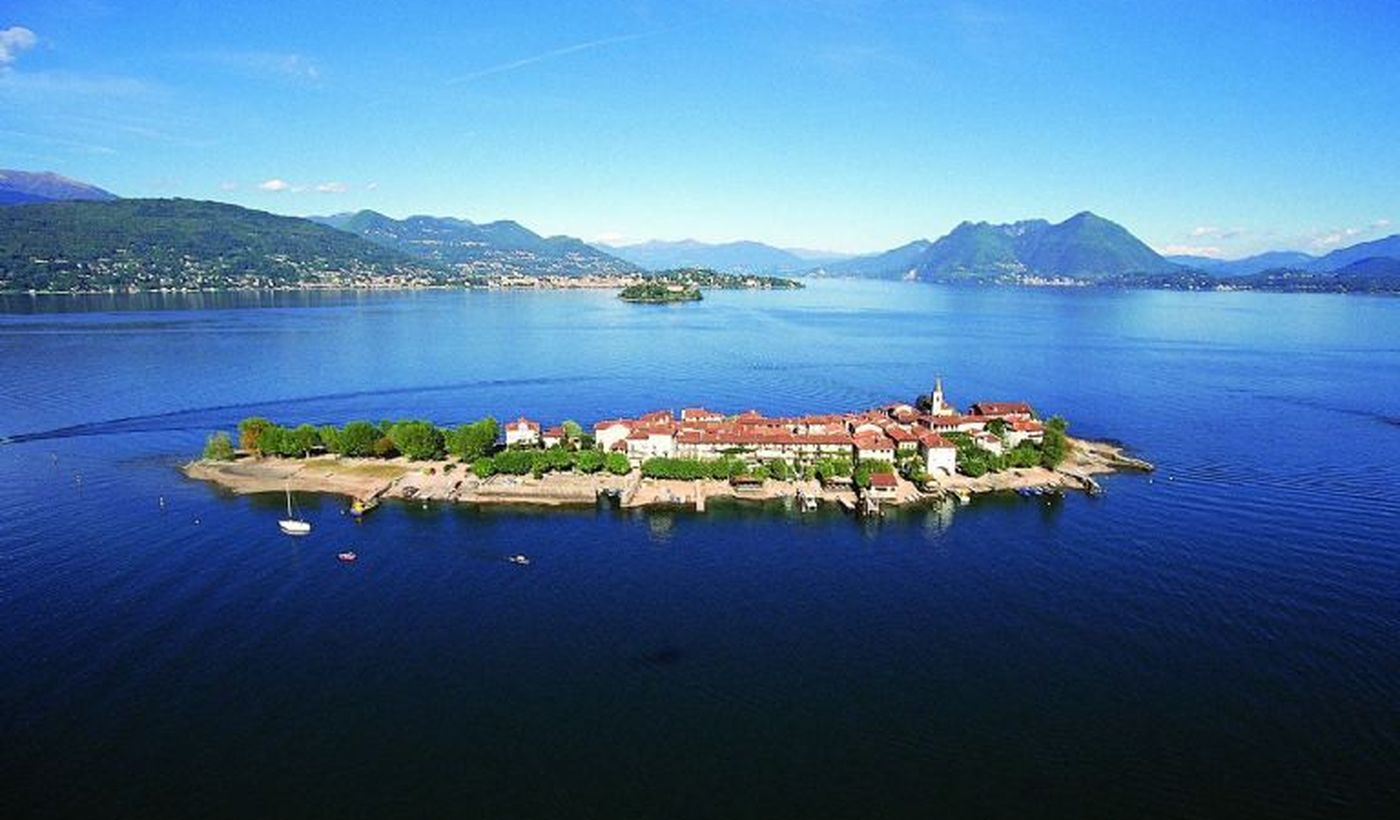 Discovering the surrounding