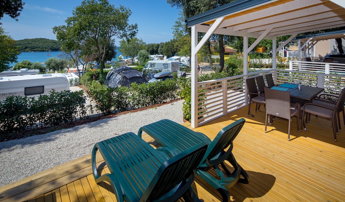 Terrace of the mobile home at Camping Val Saline