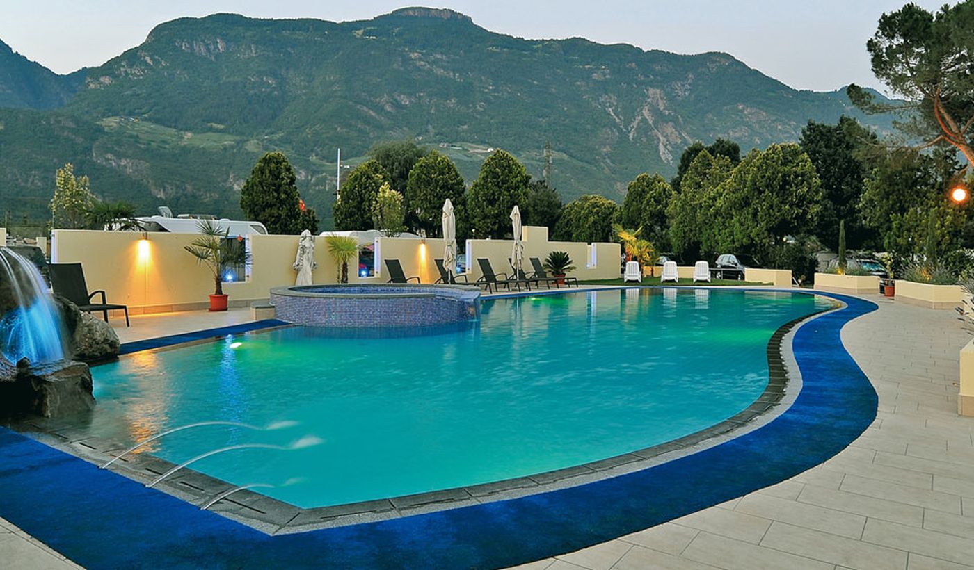 Schlosshof Südtirol Resort - Camping & Hotel