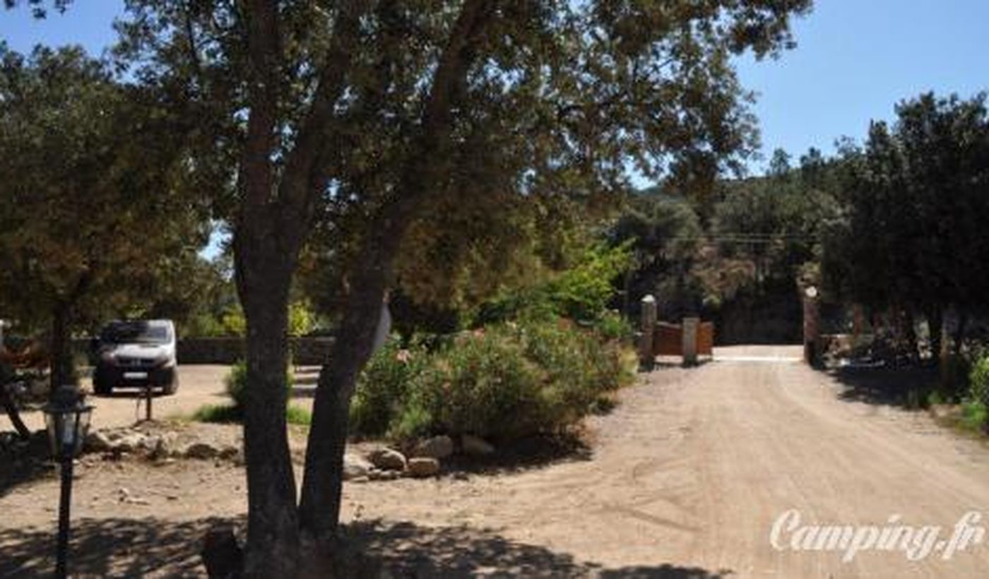Camping Des Iles Saint Julien Du Sault