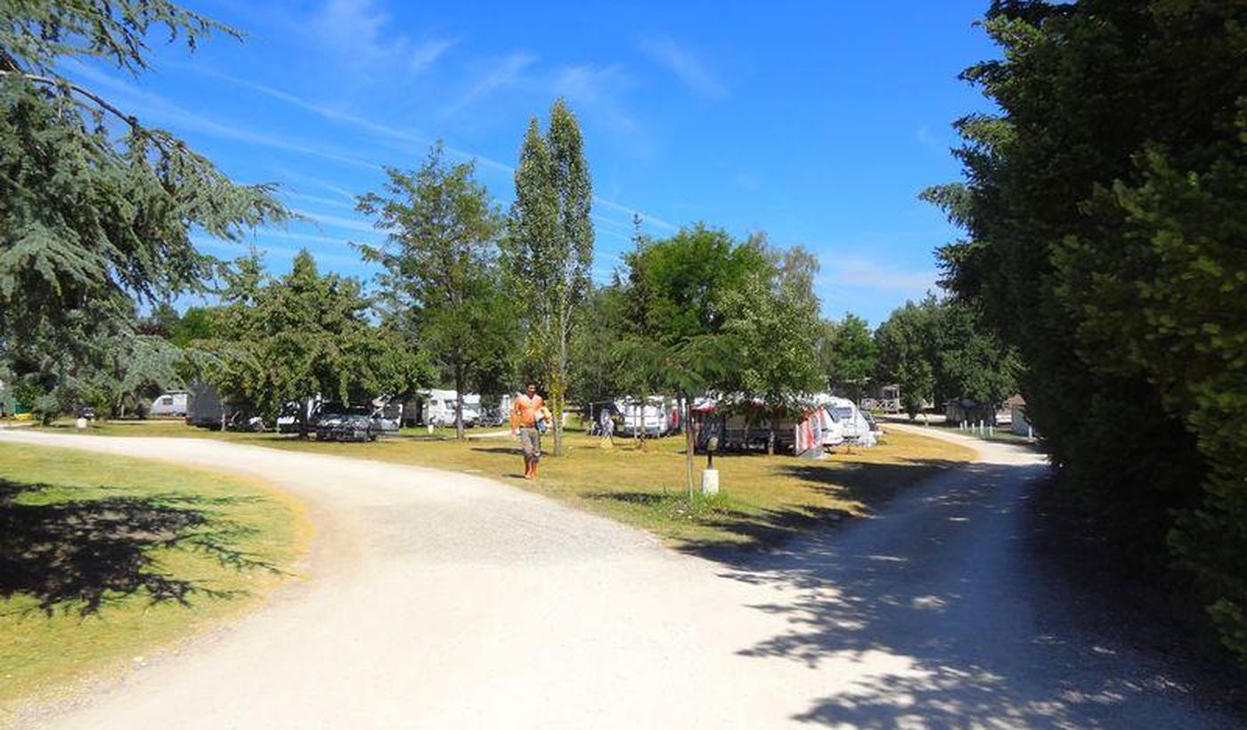 Emplacements des tentes du Camping Quercy Vacances