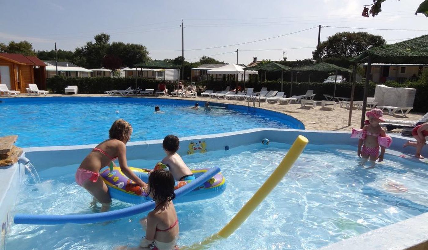 La piscine du Camping Quercy Vacances