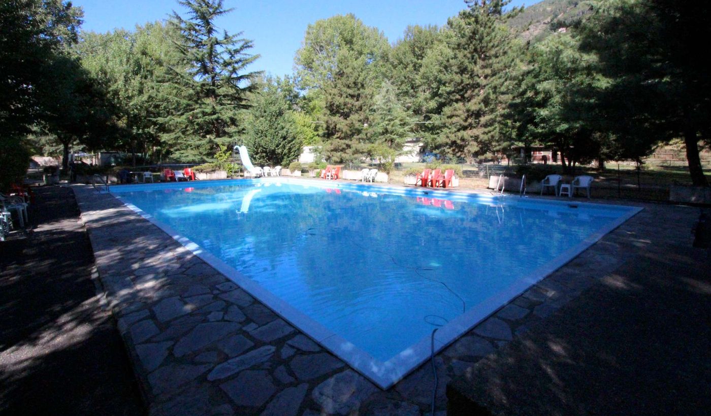 Camping International Touring n piscina, en el Valle de Aosta