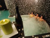jacuzzi pool