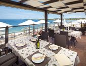 Restaurant mit Blick auf das Meer in Kroatien