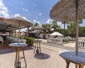 Oasis Village, Parc Saint-James