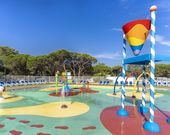 Oasis Village, Parc Saint-James