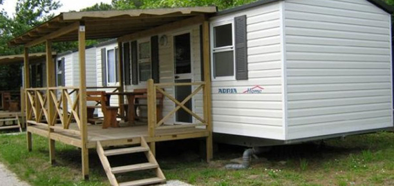 Camping mit bungalows und mobile home
