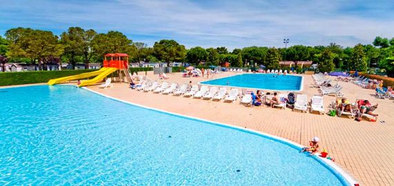 Camping mit Pool am Gardasee