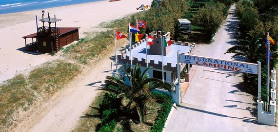 Campingplatz liegt direkt am Meer in Pineto, Abruzzen
