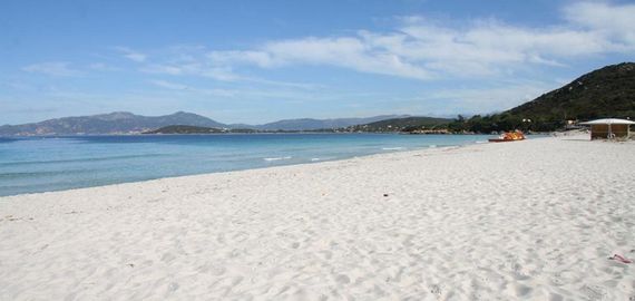 Strand mit feinem Sand