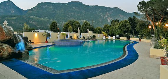 Schlosshof Südtirol Resort - Camping & Hotel