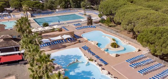 Oasis Village, Parc Saint-James