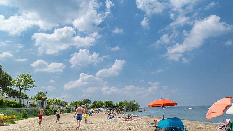 Verano con deportes, música y color en el Camping La Quercia de Lazise: ¡vive la magia del lago de Garda entre junio y julio!