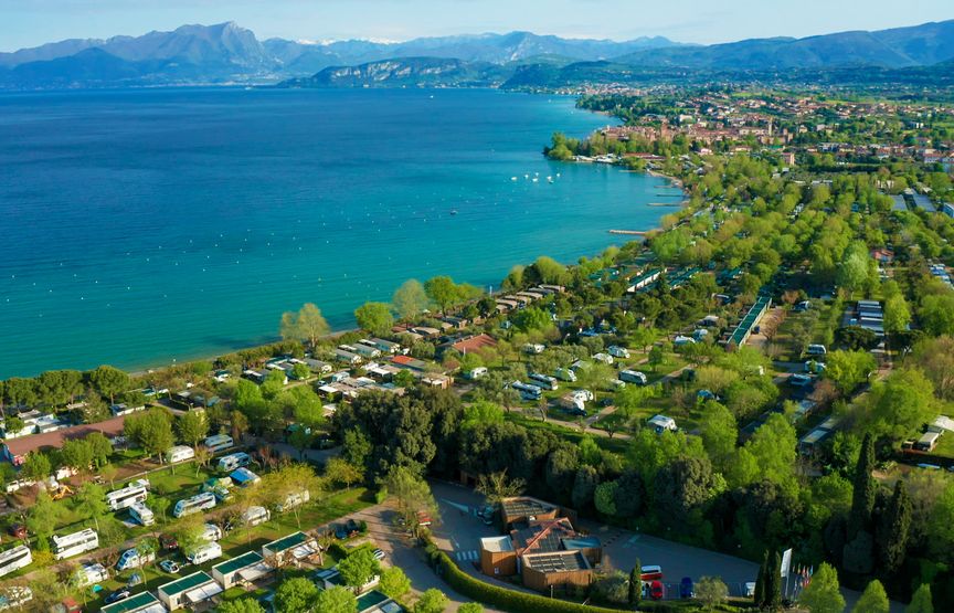 Paradiso in riva al Garda: Camping La Quercia 2025 tra festival esclusivi e lusso accessibile